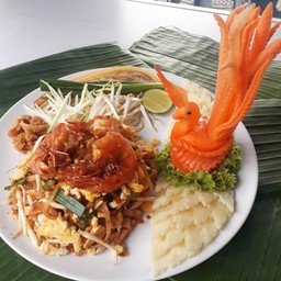 ผัดไทยกุ้งสดเส้นจันท์มันกุ้ง