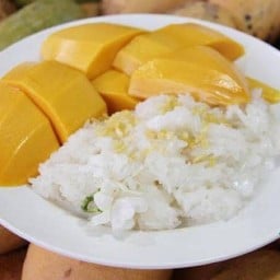 ขนมหวานคุณวิ หน้าร้านข้าวผัดปูเมืองทอง