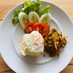 ข้าวคั่วกลิ้งหมู+ไข่ดาว