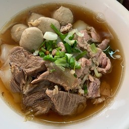 ก๋วยเตีี๋ยวเนื้อตุ๋น