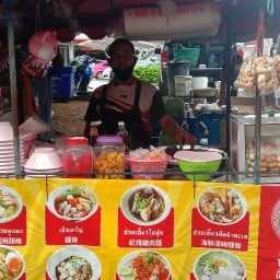 ก๊วยเตี๋ยวหมูแดง ตั้มโอเคนะ