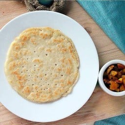 plain uthappam (cocunut chutney with sambhar)