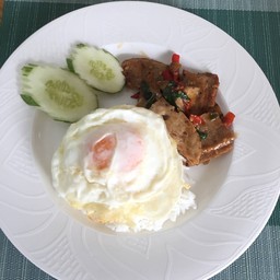 ข้าวกะเพราหมูยอ