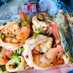 ยำขนมจีนคอมโบ (รวมทุกอย่าง หมูยอหรือไก่ยอ,ปลาทู,หมึก,กุ้ง,เพิ่มเส้น)