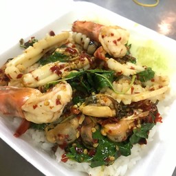 ข้าวราดกะเพรารวมมิตรทะเล
