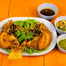 ปลาทับทิมทอดกระเทียม