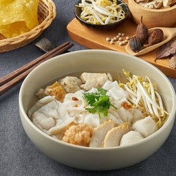 ก๋วยเตี๋ยวน้ำใสลูกชิ้นรวม