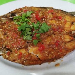 ปลากะพงราดพริก