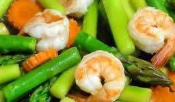 ผัดหน่อไม้ฝรั่งกุ้งราดข้าว