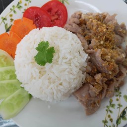 ข้าวหมูนุ่มผัดกระเทียม