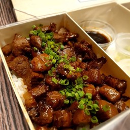 ข้าวเนื้อวากิว หั่นเต๋าเสตค