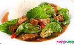 แขนงหมูกรอบราดข้าว