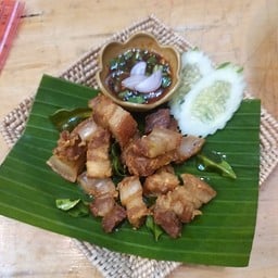 สามชั้นทอดน้ำปลา