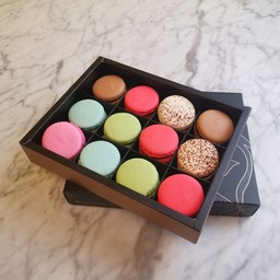 Macaron mix flavours 12 pieces