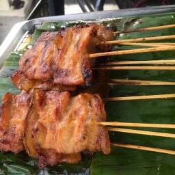 ข้าวเหนียวหมูปิ้ง ไม้ใหญ่ (สูตรโบราณ)