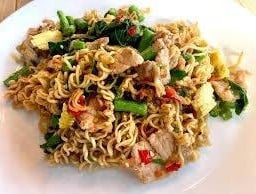 ผัดมาม่าขี้เมาหมู