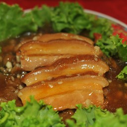 หมูสามชั้นอบผักแห้ง