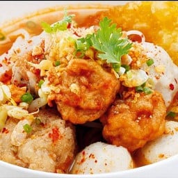 ก๋วยเตี๋ยวลูกชิ้นปลาเยาวราช Rหร่อยD           ก๋วยเตี๋ยว เกาเหลา ต้มยำ เย็นตาโฟ  โฟยำ เกี๊ยว เส้นเล็ก หมี่ บะหมี่ เกี้ยมอี๋ วุ้นเส้น เซี่ยงไฮ้ ข้าวหมูอบ ข้าวไก่อบ ข้าวคลุกกะปิ  หนังปลากรอบ ใกล้บ้าน ถ.เทอดไท43-45