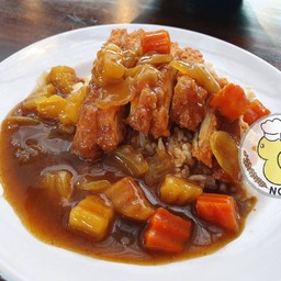 ข้าวหน้าไก่ทอดแกงกะหรี่