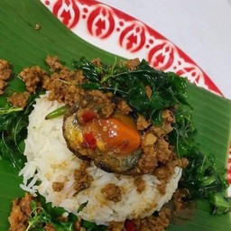 กะเพราไข่เยี่ยวม้า