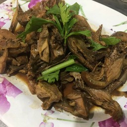 เป็ดพะโล้ครึ่งตัว