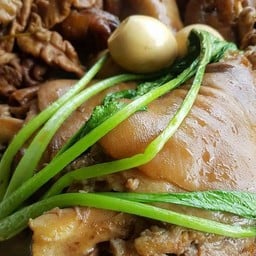 ขาหมูสับ
