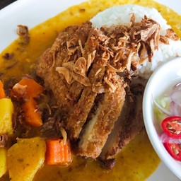 ข้าวแกงกระหรี่ไก่ทอด