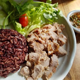 ข้าวหมูย่างน้ำจิ้มแจ่ว