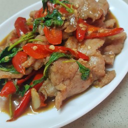 ผัดกระเพราหมู (กับข้าว)