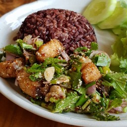 ข้าวลาบปลาทอด