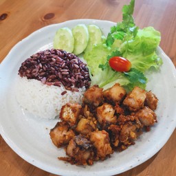 ข้าวปลาทอดกระเทียมพริกไทย