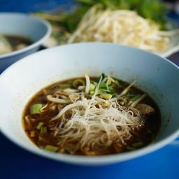 ก๋วยเตี๋ยวเรืออยุธยา นายเครา คันคลอง หัวหิน