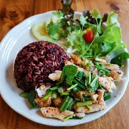 ข้าวน้ำตกอกไก่ย่าง