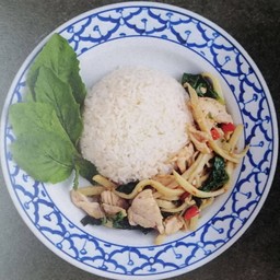 ข้าวผัดหน่อไม้ไก่