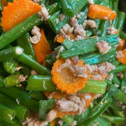 ดอกหอมผัดหมูสับ