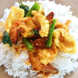 ข้าวราดเครื่องแกงซีฟู๊ด