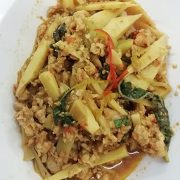 ผัดเผ็ดหน่อไม้ไก่สับ