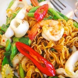 มาม่าผัดขี้เมา ผัดฉ่า