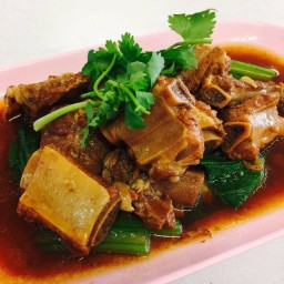 หมูตุ๋นเป็นกับ
