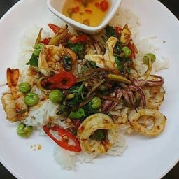 ผัดฉ่าราดข้าว