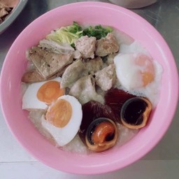 โจ๊กหมูไข่สามอย่าง