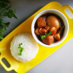 ข้าวไข่พะโล้