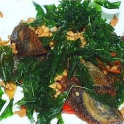 ไข่เยี่ยวม้ากระเพราะกรอบ