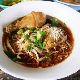 ก๋วยเตี๋ยวไก่ไฮโซ (นายหลอด) ม.รังสิต