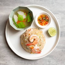ข้าวผัดและซุปหัวไชเท้า