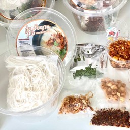 ก๋วยจั๊บญวนอุบล อีสแอน กึ่งสำเร็จรูป