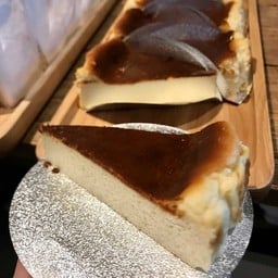 Basque Brunt Cheesecake