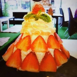 บิงซูสตอเบอรี่โยเกิร์ตชีสเค้ก..