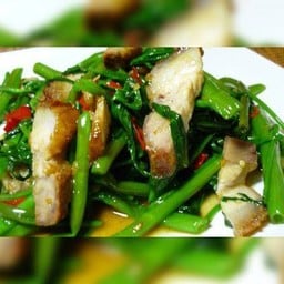 ผัดผักบุ้ง (กับข้าว) ต้องกดเลือกเนื้อสัตว์