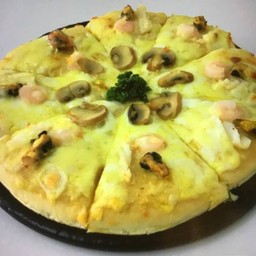 พิซซ่าคาโบนาร่าซีฟู้ด